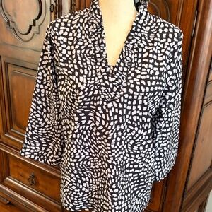 Elegant Monochrome Women's Blouse